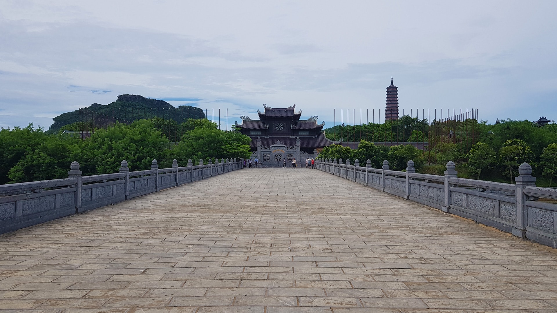 the gate to Ninh Binh's Bai Dinh Pagoda