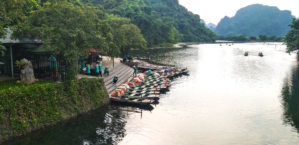 Trang An Grottoes Boat Tour