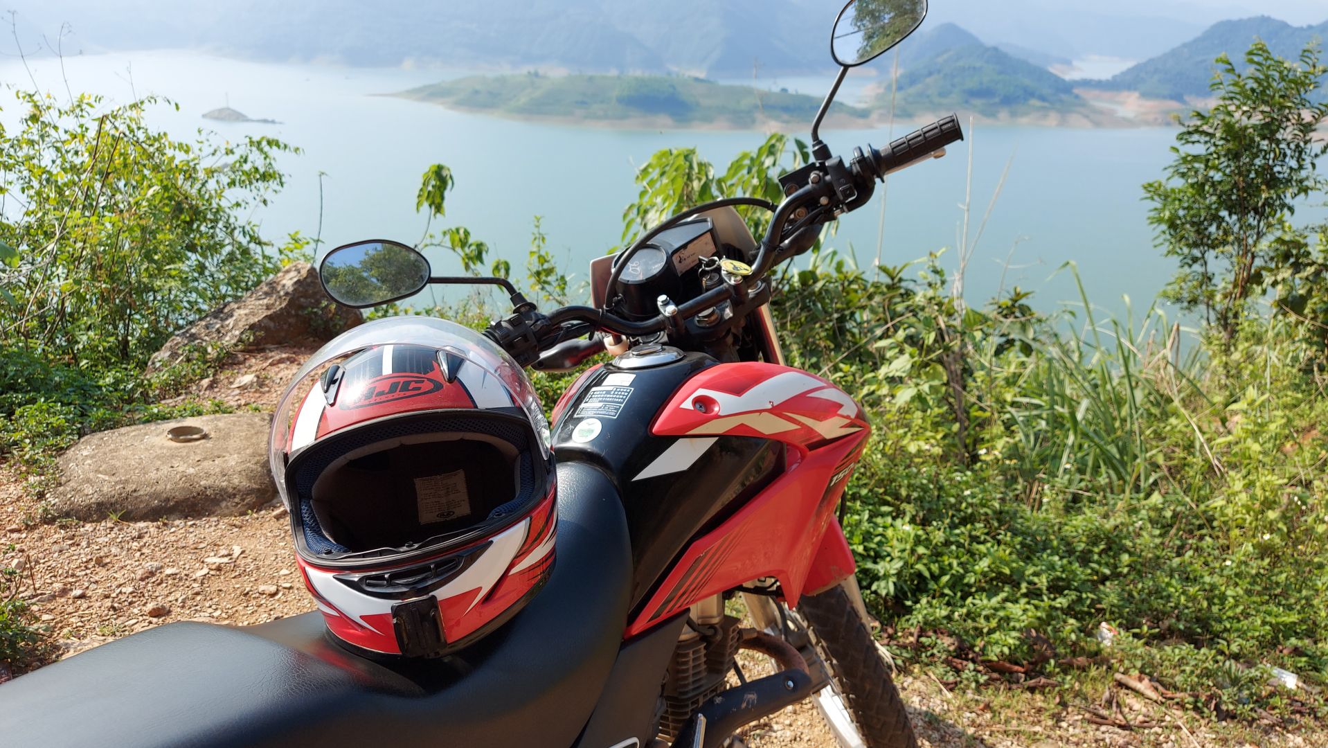helmet on a Honda XR 150, on the Hoa Binh Lakeside Road