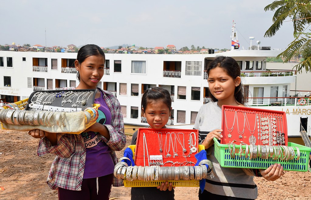 streetkids selling stuff