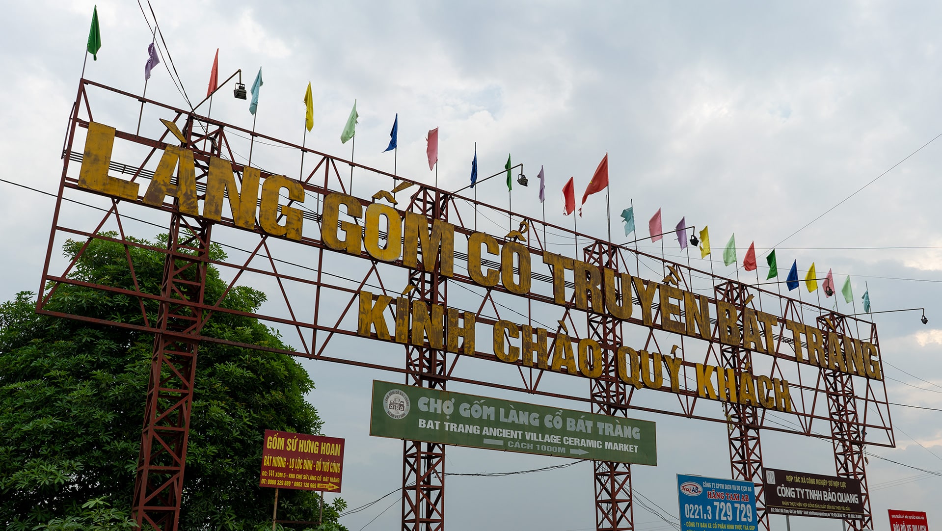 Bat Trang Pottery Village Entrance sign