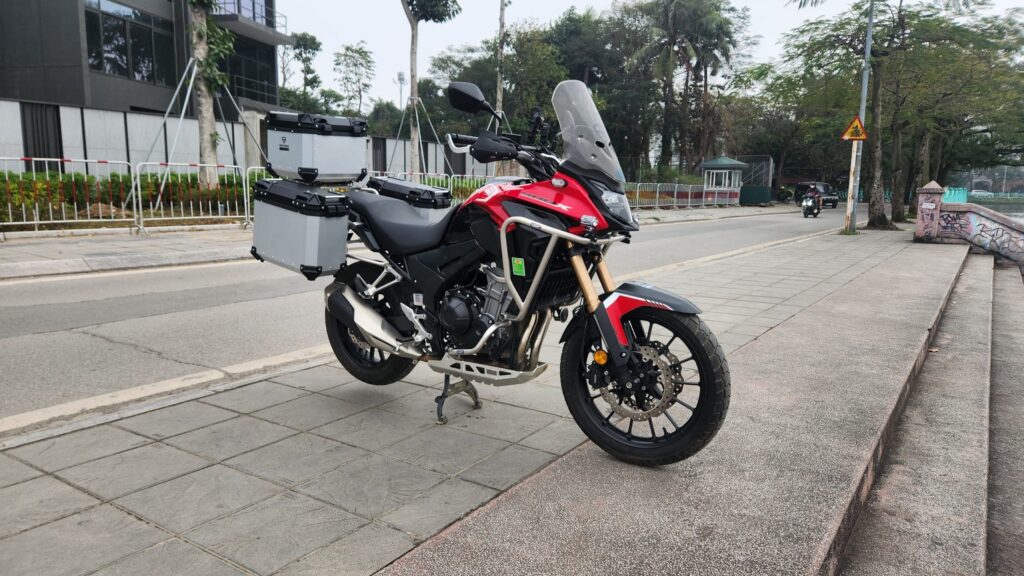 Honda CB500x kitted with top box and panniers