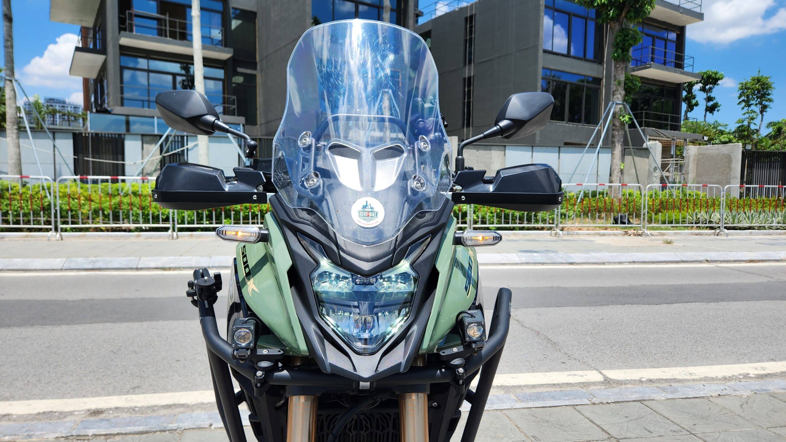 Rentabike Vietnam Honda CB500x front close (2)