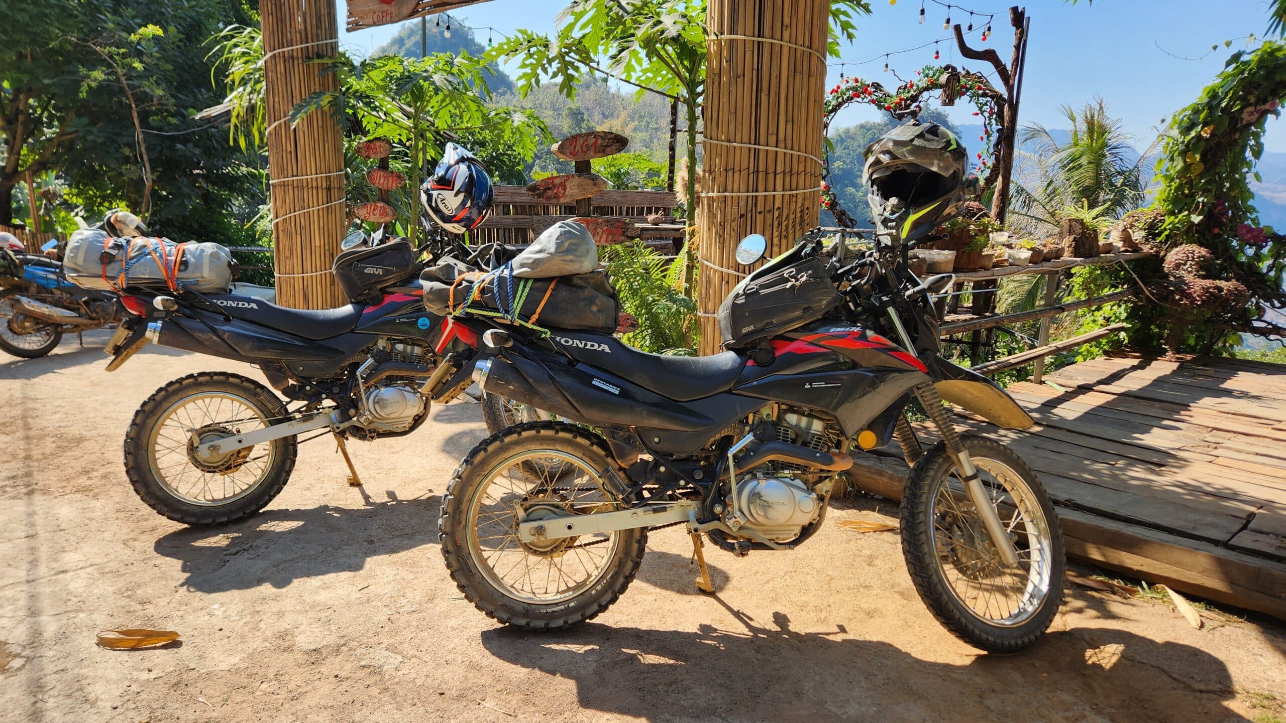honda xr150s in a cafe in moc chau