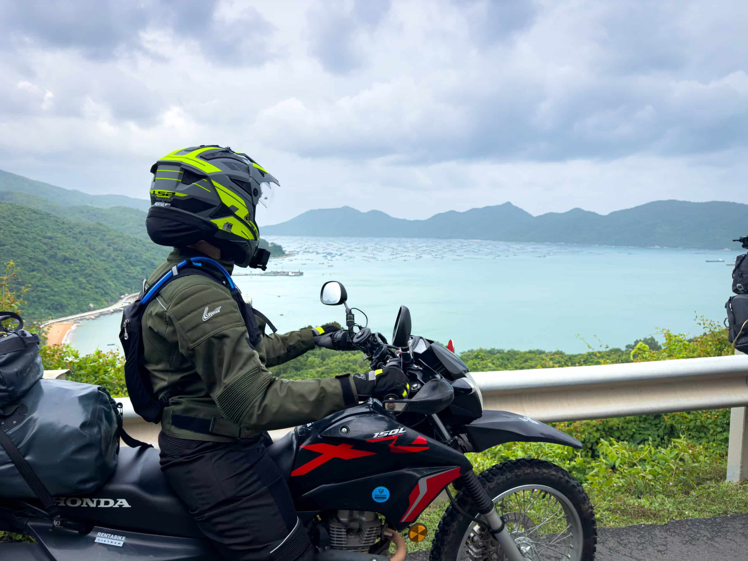 amazing views of the ocean from the hai van pass
