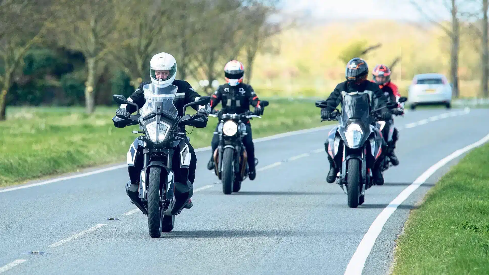 group-riding-motorbikes-in-staggered-formation