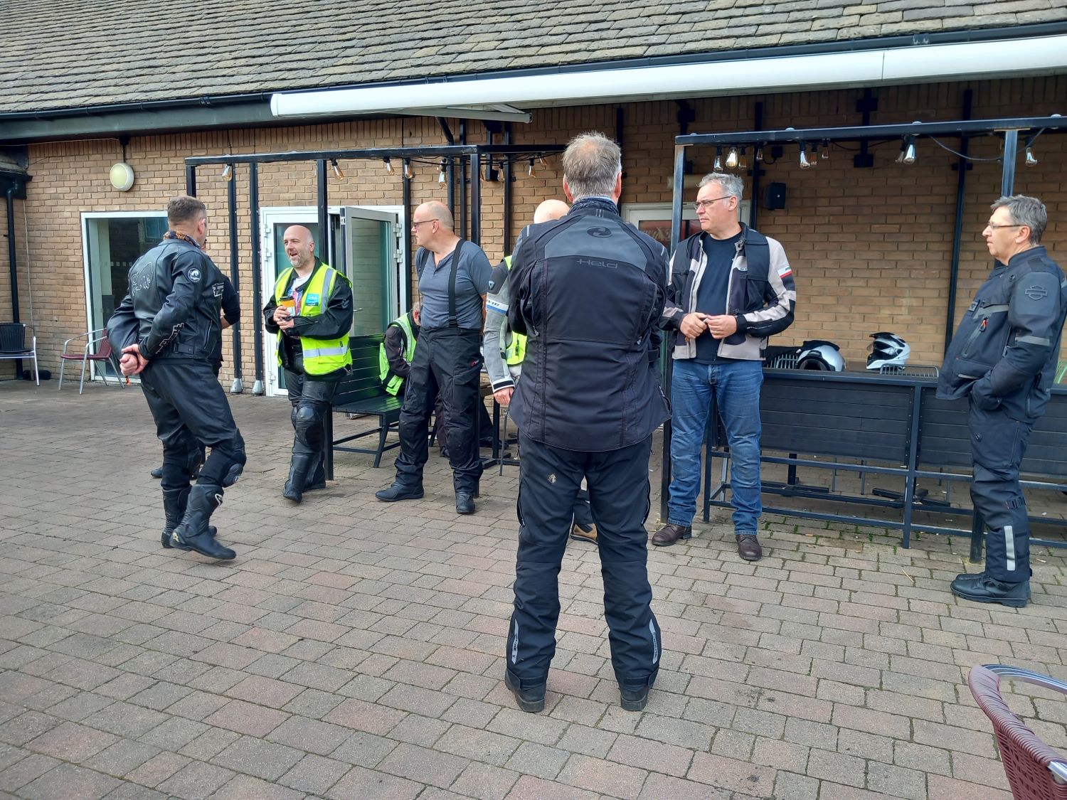 pre ride briefing and daily briefing for motorcycle tour in vietnam