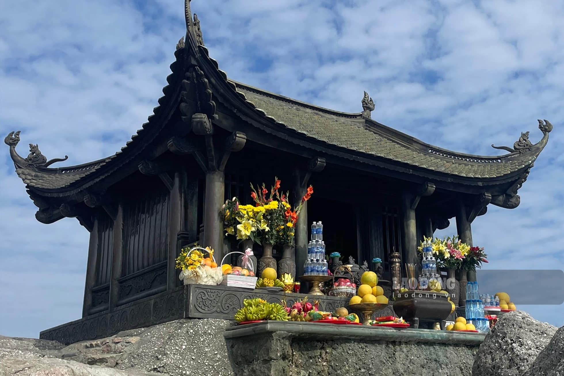 yen tu pagoda popular during tet holiday